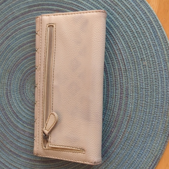 Nine West Quilted Cream Tri Fold Clutch/Wallet Classic Mothers Day Gift Idea - Picture 11 of 11